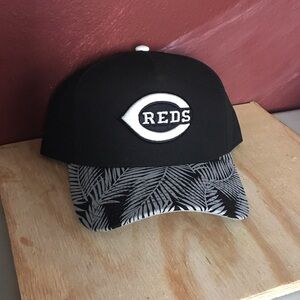 Black and White Reds MLB sports Cincinnati snapback Baseball Cap brand new